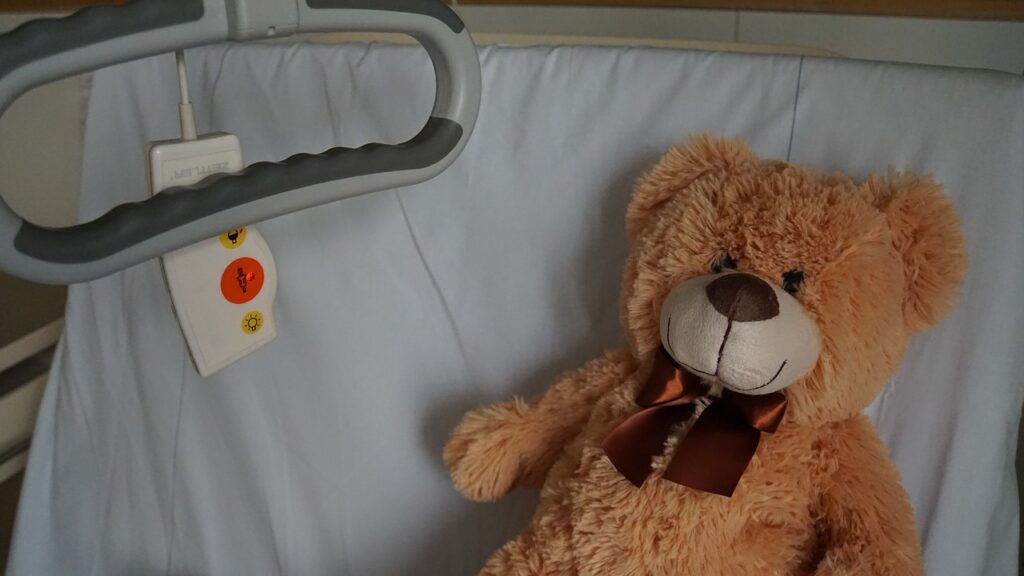 hospital, teddy, ill-3872344.jpg